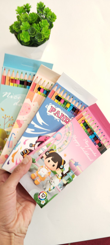 مداد رنگی 12 رنگ اقتصادی با طرح فانتزی و جعبه مقوایی